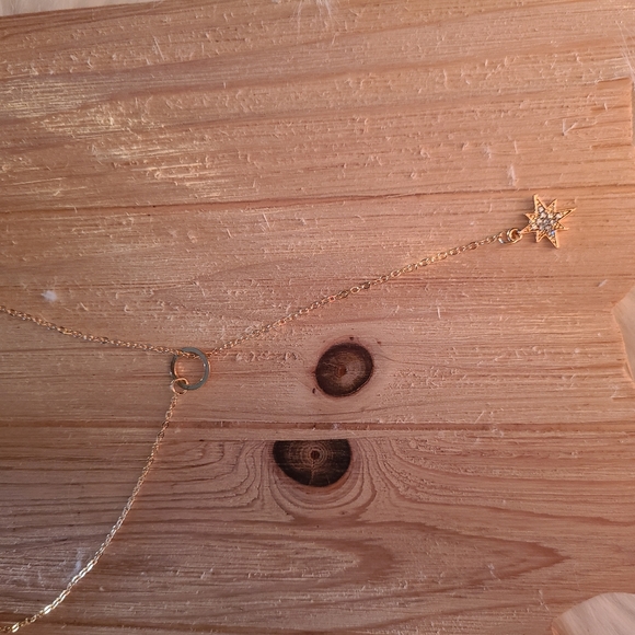 ✨️✨️NEW✨️✨️Gorgeous Star Necklace in GOLD - Picture 11 of 15